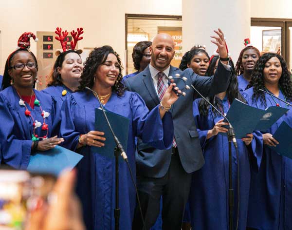 Clerk Abruzzo and Circuit Sound singers